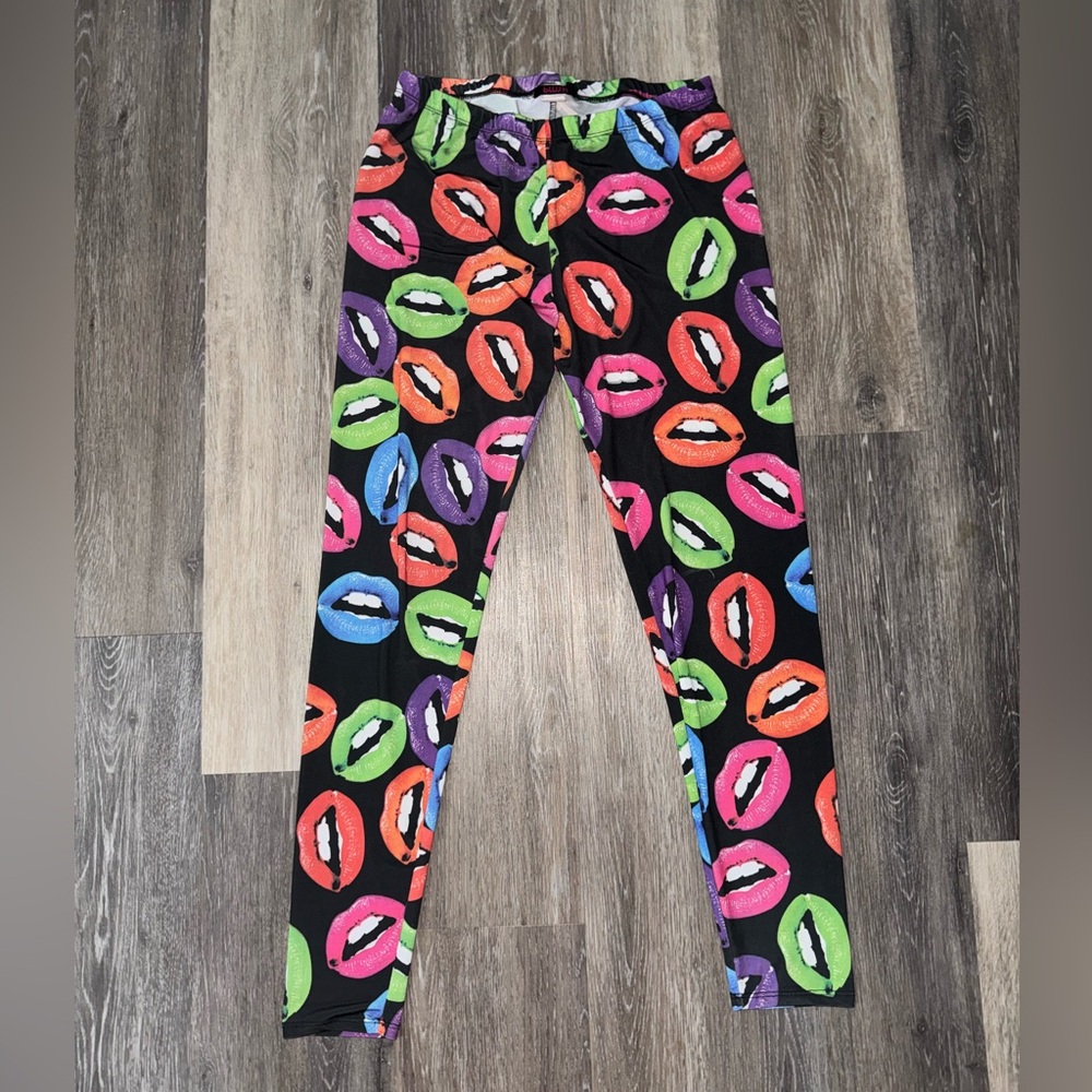 Blush Multi-Colored lip print leggings - Retro Mouth Leggings - Size XL